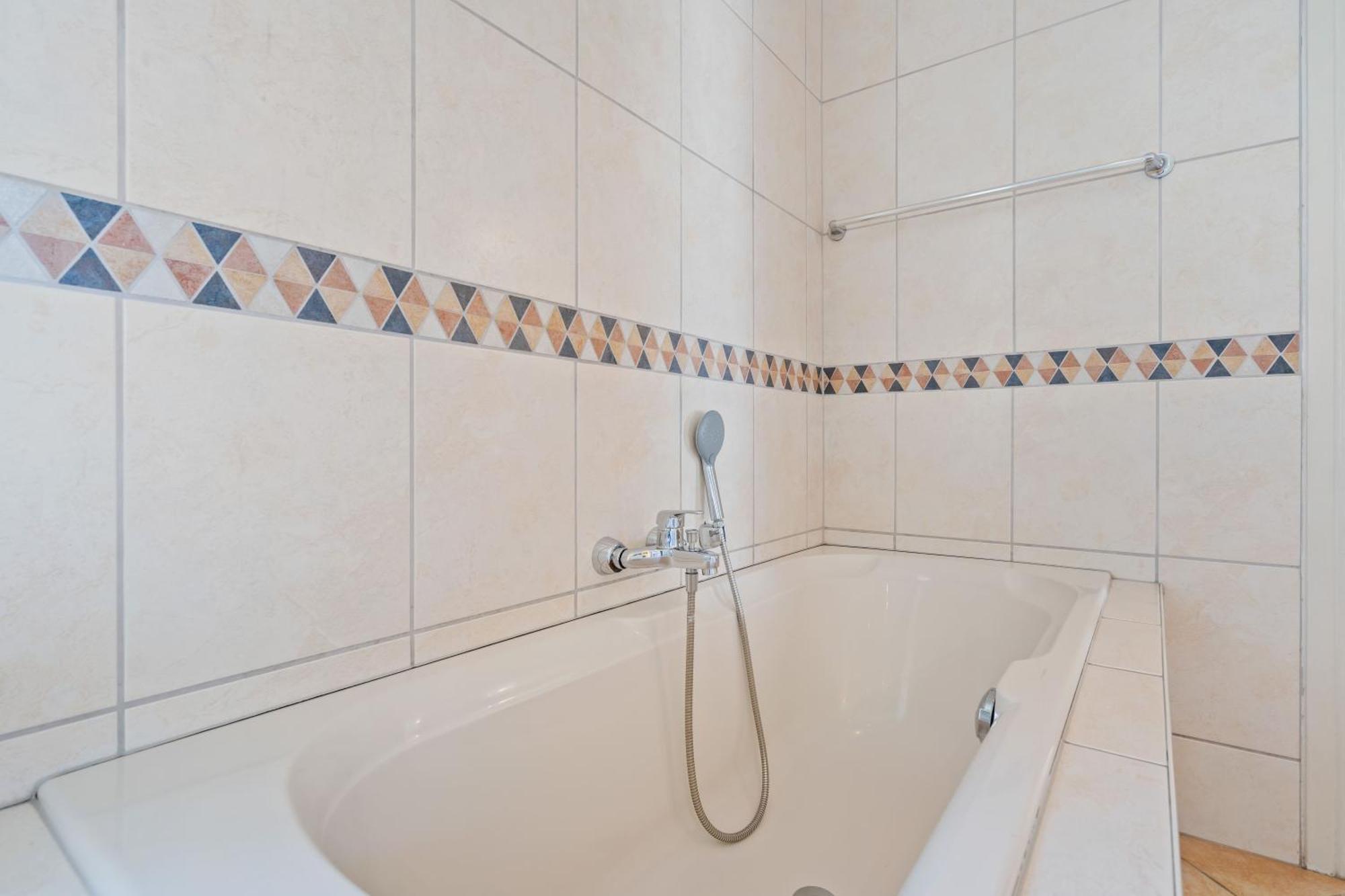 Ferienhaus Cozy Townhome Near City Center Free Parking & Wi-fi Luxemburg