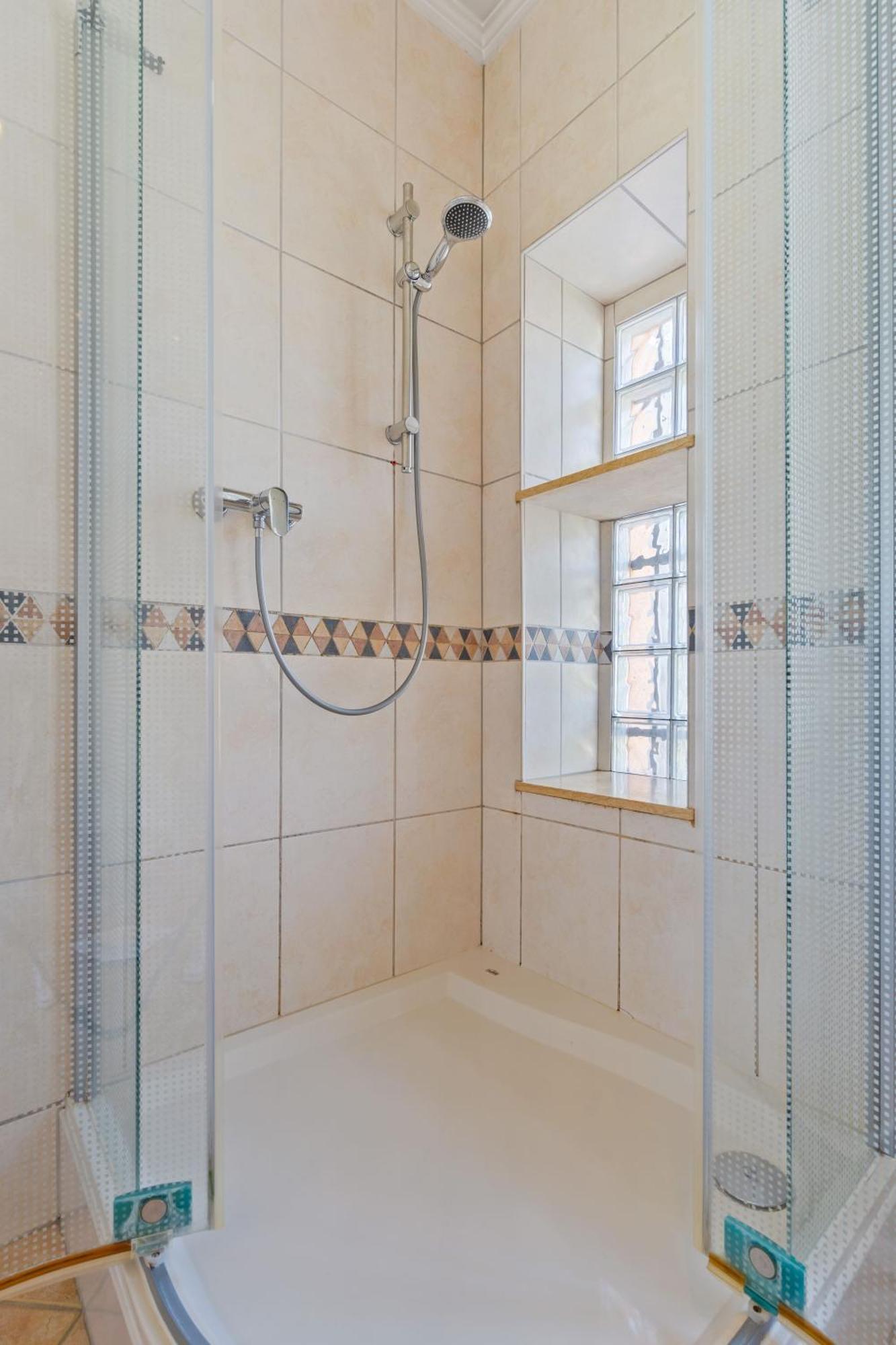 Cozy Townhome Near City Center Free Parking & Wi-fi Ferienhaus