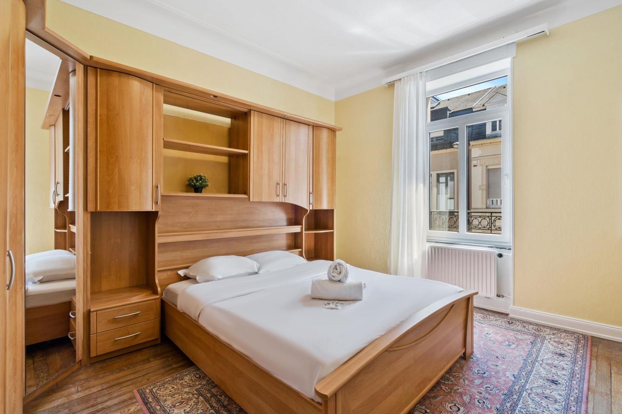 Cozy Townhome Near City Center Free Parking & Wi-fi Ferienhaus