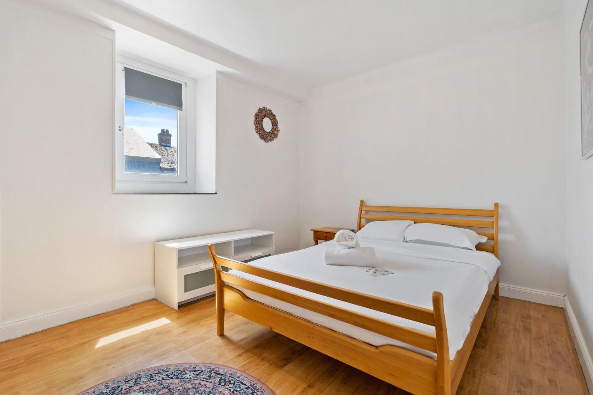 Ferienhaus Cozy Townhome Near City Center Free Parking & Wi-fi *