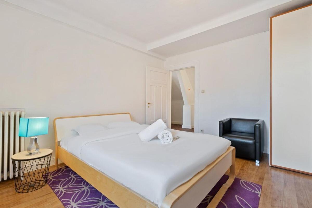 Cozy Townhome Near City Center Free Parking & Wi-fi Ferienhaus