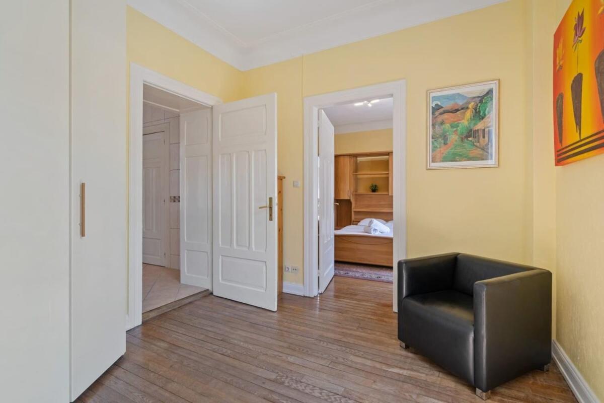 Ferienhaus Cozy Townhome Near City Center Free Parking & Wi-fi
