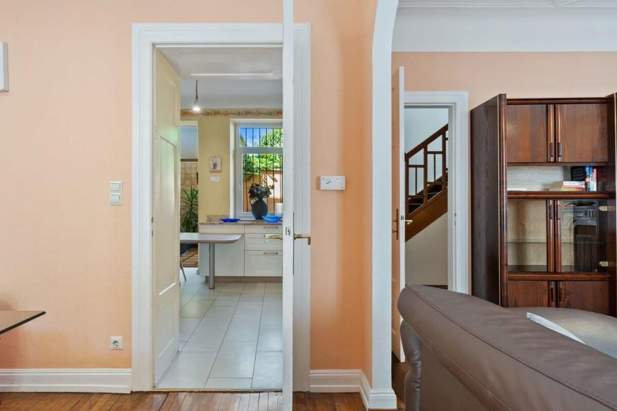 Cozy Townhome Near City Center Free Parking & Wi-fi Ferienhaus *