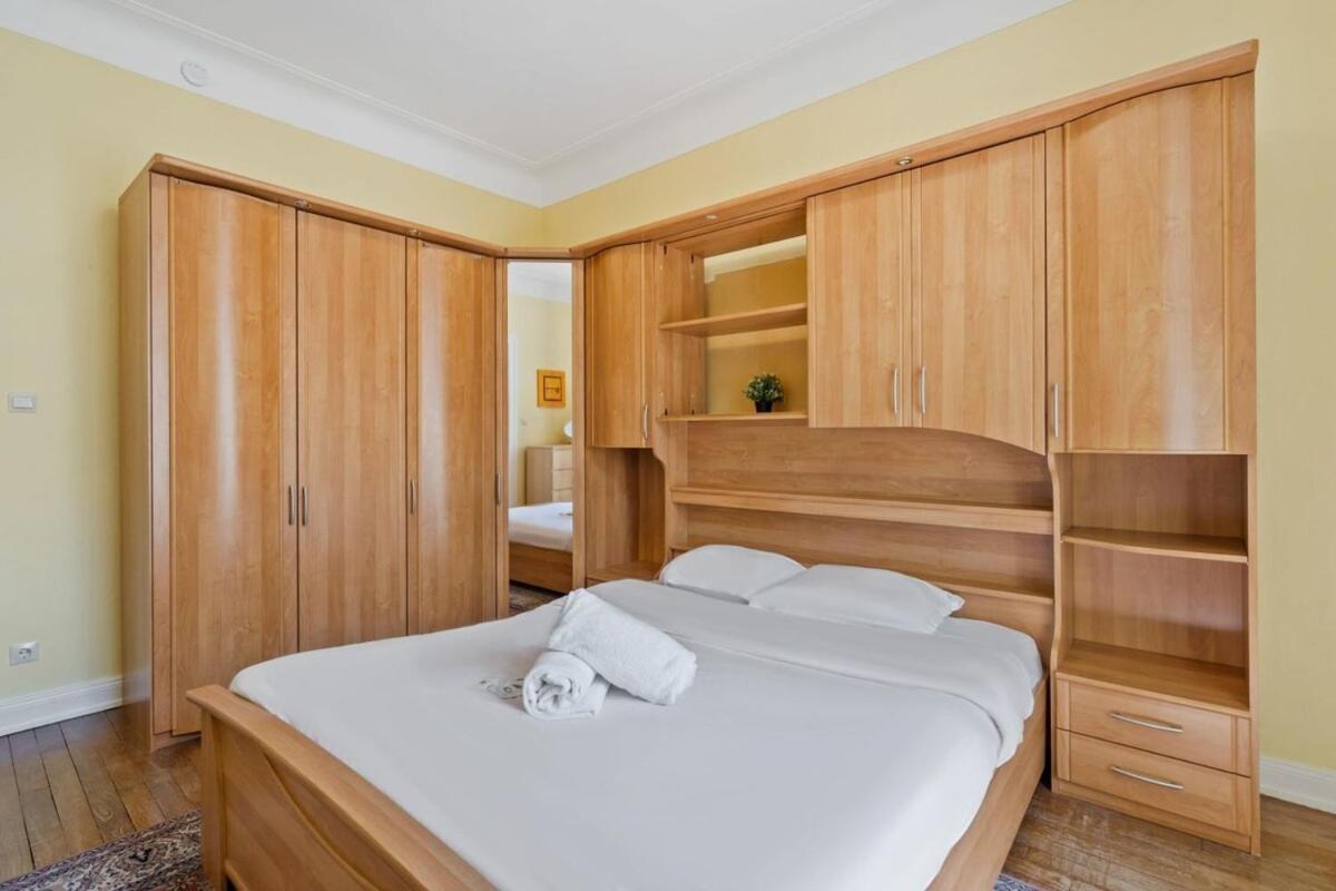 Cozy Townhome Near City Center Free Parking & Wi-fi Ferienhaus *